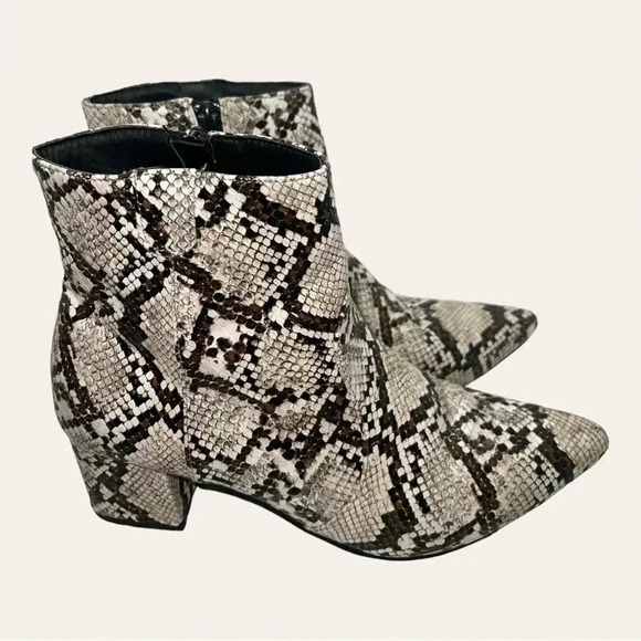 Women’s QUPID ANKLE BOOTIES FAUX SNAKE‎ SKIN SIZE 7.5 - Picture 9 of 15
